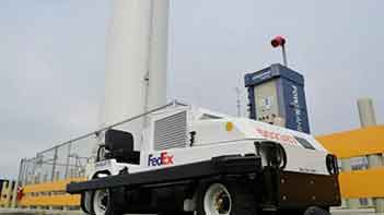 FedEx-hydrogen-powered-cargo-tug-refuelling